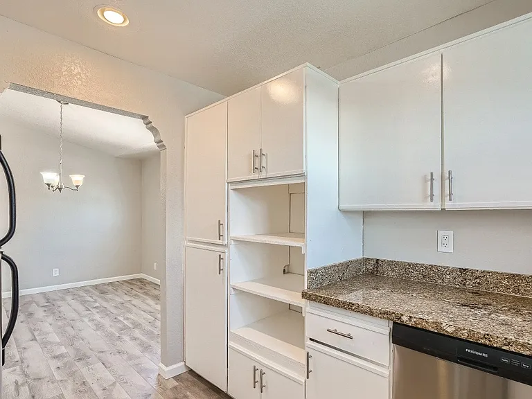 1411 Santa Margarita St #H — Photo 15