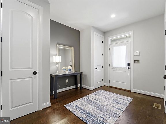4th image of 6028 Creekside Dr