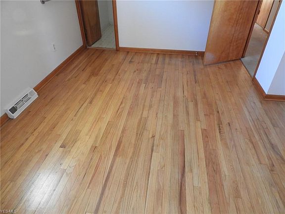 3rd image of 16162 Birchcroft Dr