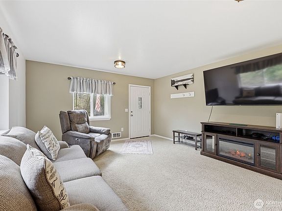 5th image of 331 Bachelor Rd