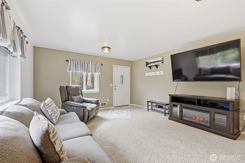 4th image of 331 Bachelor Road