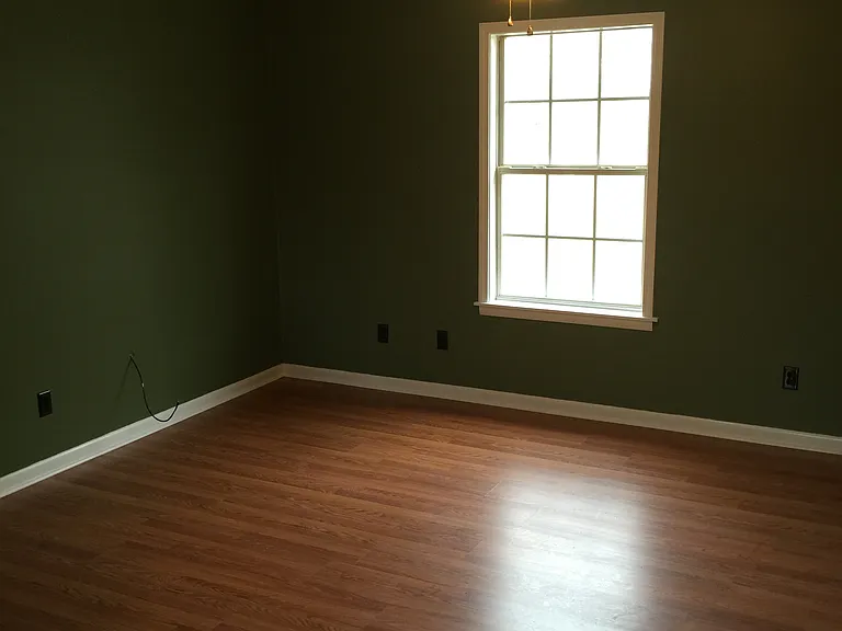 242 Sissom Ln — Photo 2