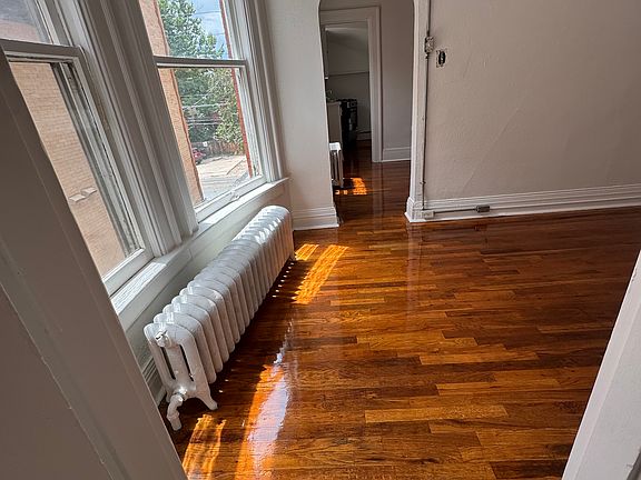 3rd image of 1551 N Gaylord St #5