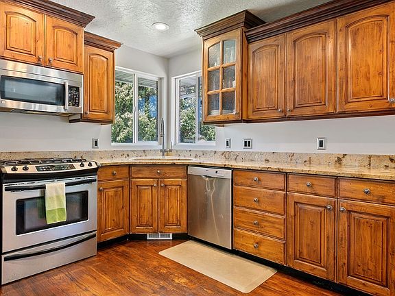 3rd image of 7649 S Barton Hollow Dr