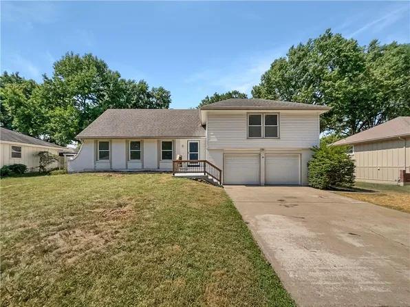 821 NW 13th St, Blue Springs, MO 64015