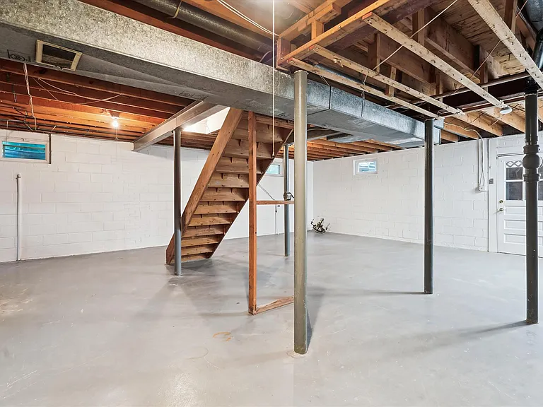 2248 Military Rd — Photo 22