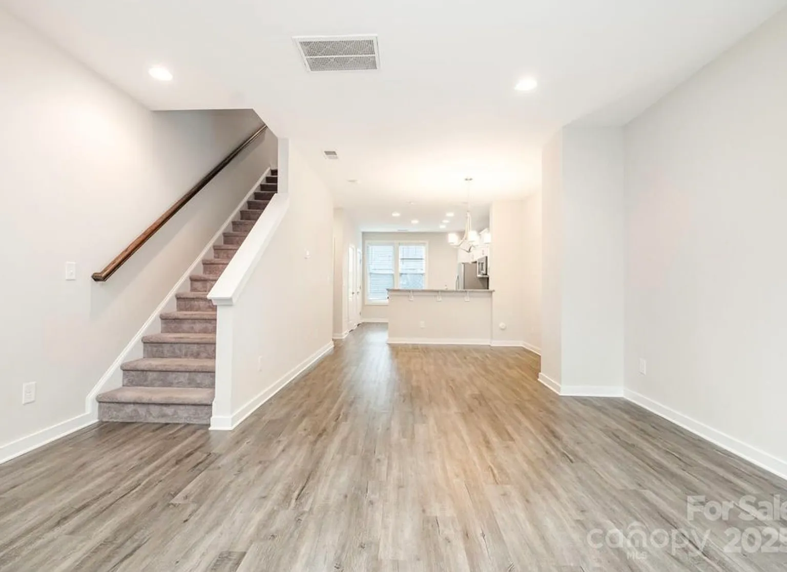 2 bed, 1657 sqft, $1,800 — Photo 2