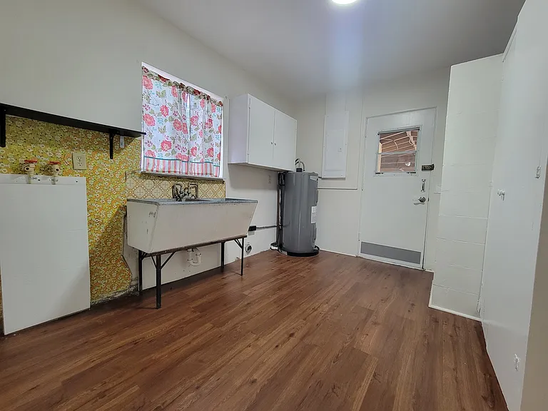 4027 Iris St N — Photo 12