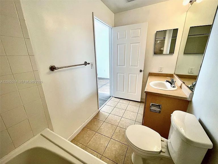 1919 Van Buren St #818A — Photo 18