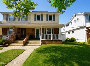 37 Middle Loop Rd, Staten Island, NY 10308