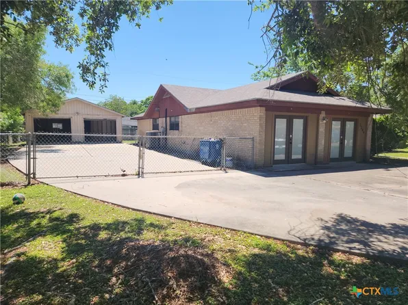 2206 Jackson St, Port Lavaca, TX 77979