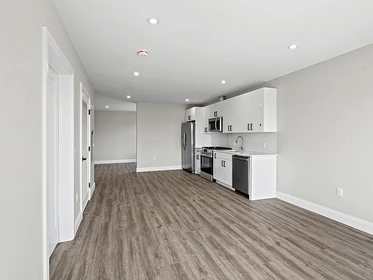 8501 Kennedy Blvd #305 — Photo 7