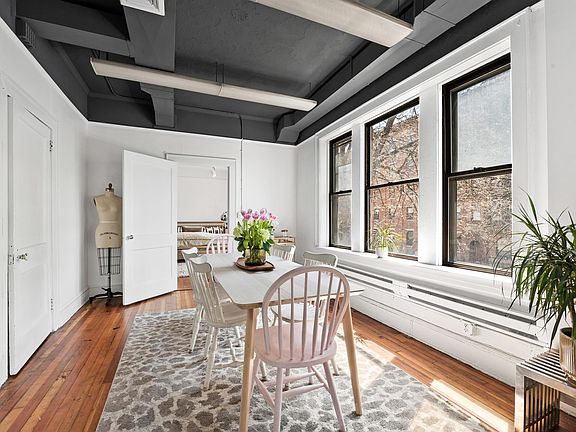5th image of 338 Montgomery St