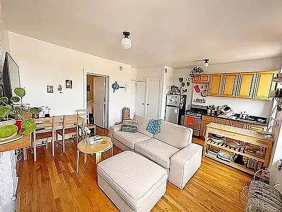 2nd image of 550 Kosciuszko St #4R