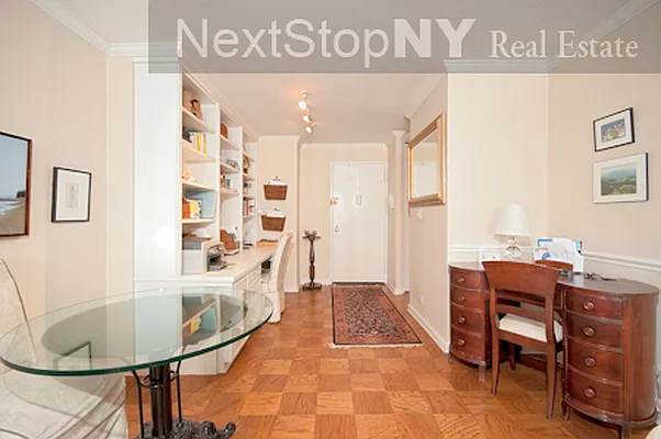 Sold by NextStopNY | media 22