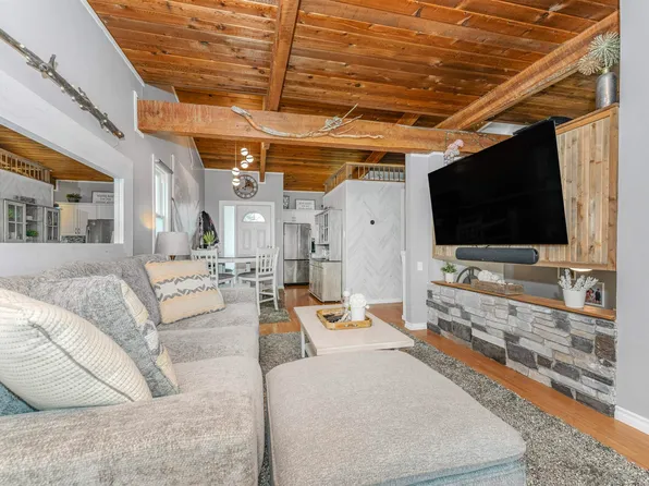35 Northwoods Vlg NW, Edmonton, AB T5X 1T2