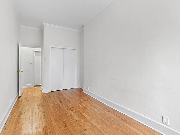 4th image of 244 E 60th St APT 4D