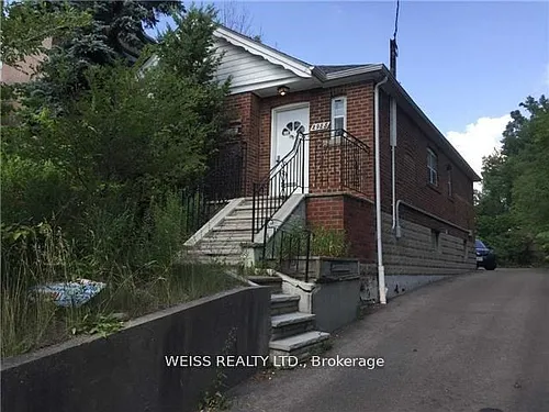 2925 Bathurst St Photo 1