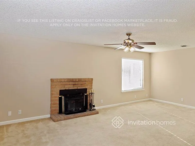 624 Flagstaff Ct — Photo 2