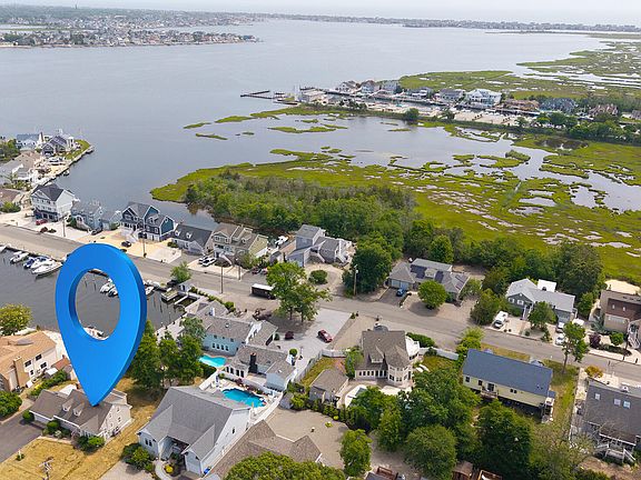3rd image of 71 Sandy Point Drive