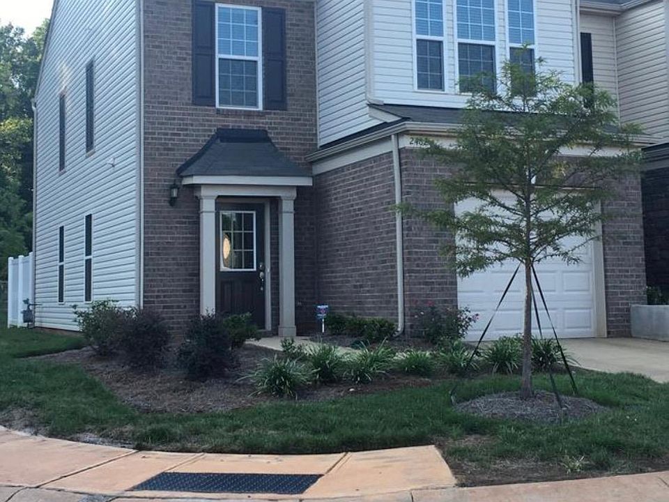 1st image of 2482 Royal York Ave