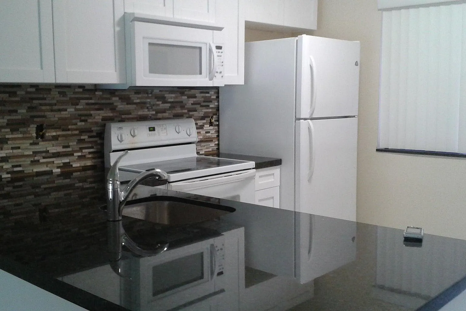 2 bed, 950 sqft, $2,450 — Photo 2