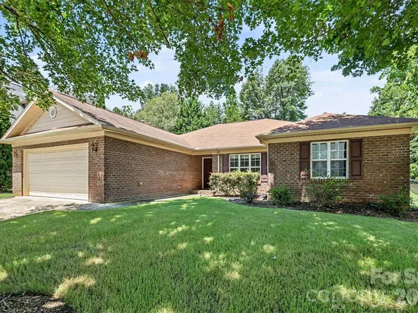 207 Edenshire Ct, Indian Trail, NC 28079