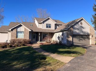 1021 Lincolnshire Dr, Lapeer, MI 48446