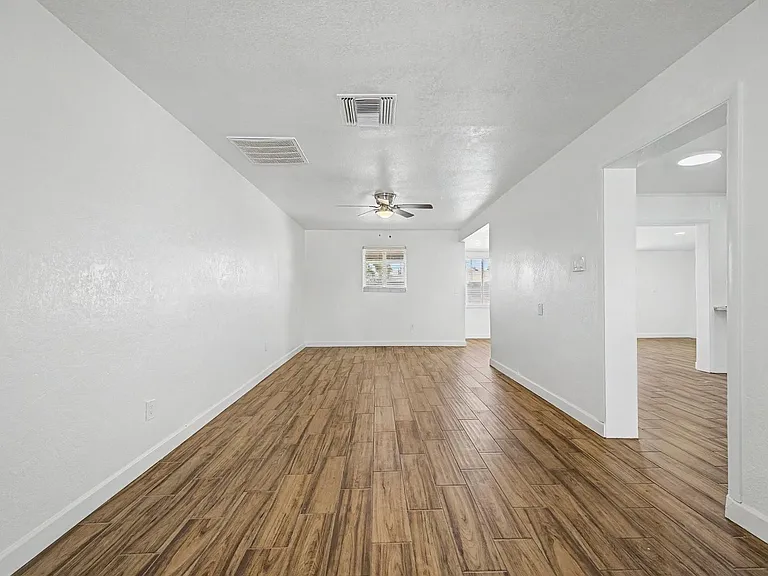 3519 W Orchid Ln — Photo 8