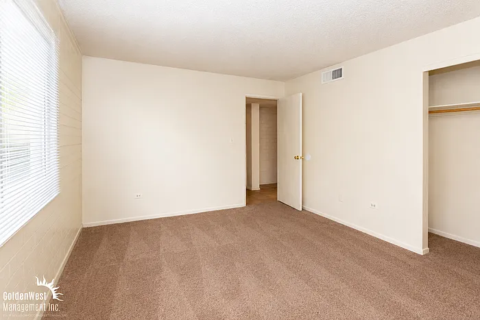 2041 W Berridge Ln #11 — Photo 10