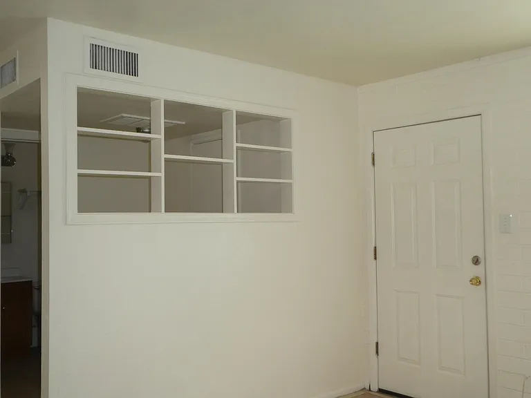 1200 E Spence Ave #6 — Photo 4