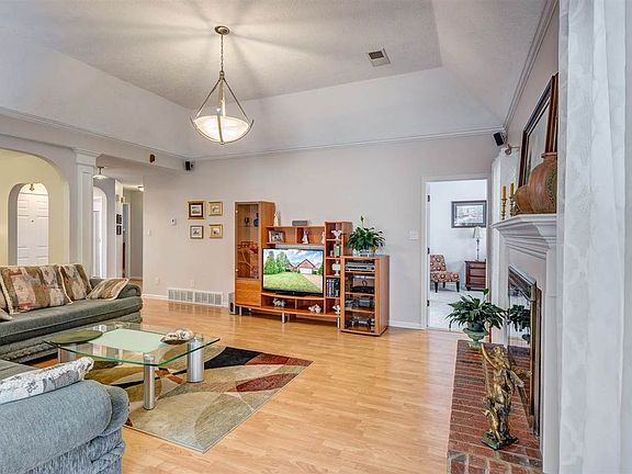 5th image of 2771 Van Leer Dr