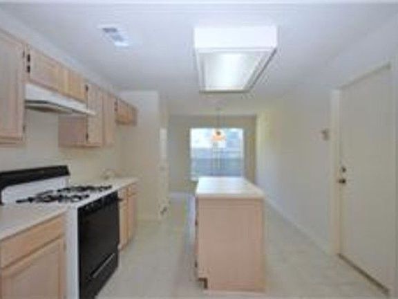 4th image of 3047 Fort Stockton Dr