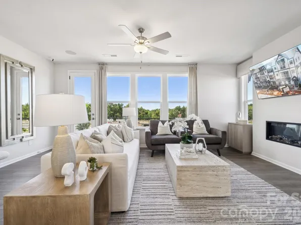 3020 Rexton Ln, Charlotte, NC 28262