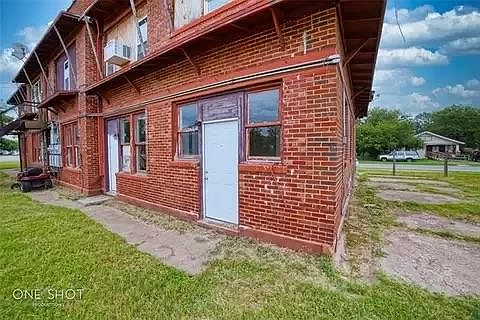 1st image of 618 Sycamore St #3