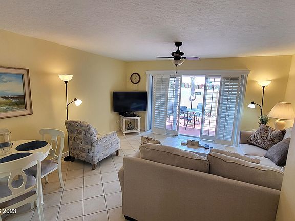 4th image of 122 E Colonial Ct #48