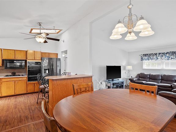 5th image of 415 Wren Dr