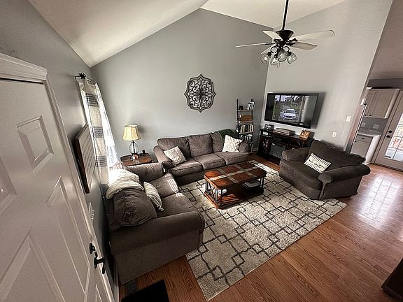 4th image of 103 Cherry Wood Dr