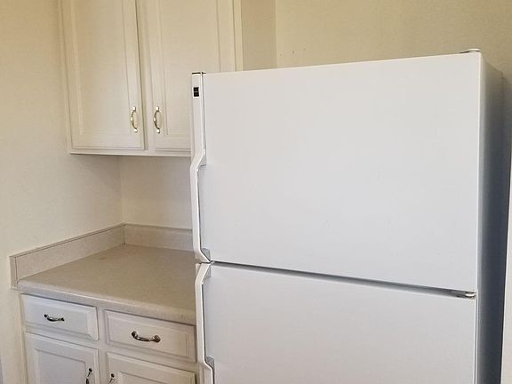 2nd image of 1600 42nd St Unit 3