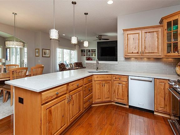 2nd image of 1585 SE Oxford Dr