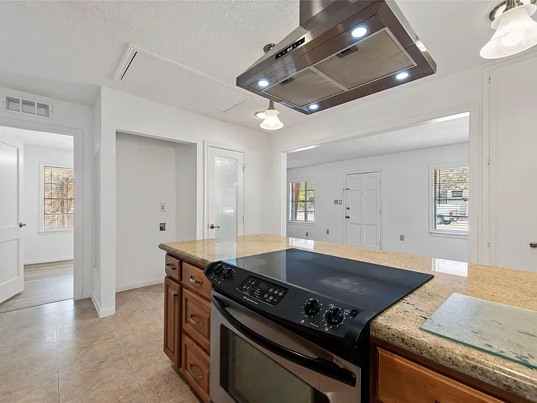 1510 Afton St — Photo 7
