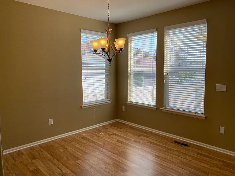 404 Casper Dr — Photo 4