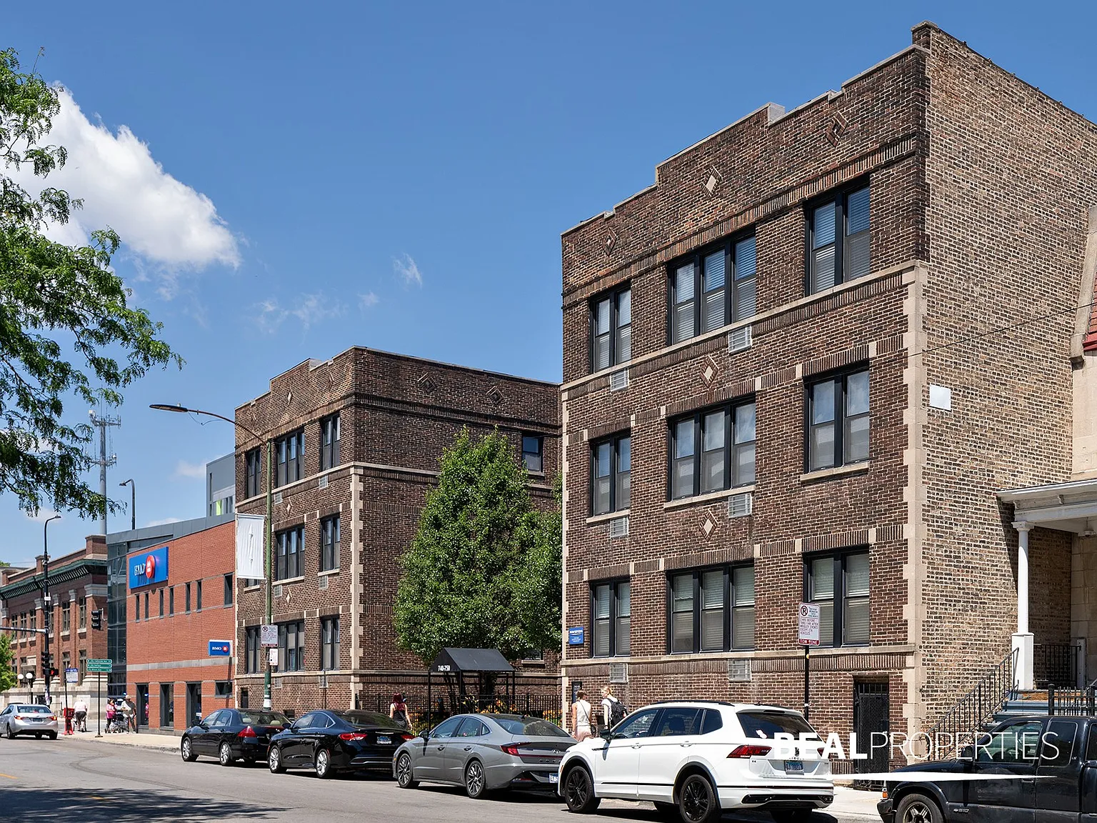 740-50 West Addison Street — Photo 2