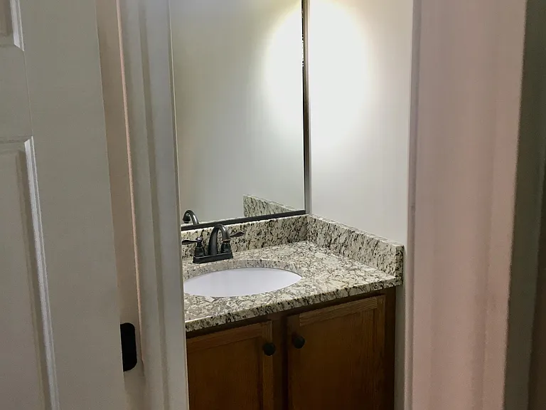 215 Capstone Dr — Photo 16