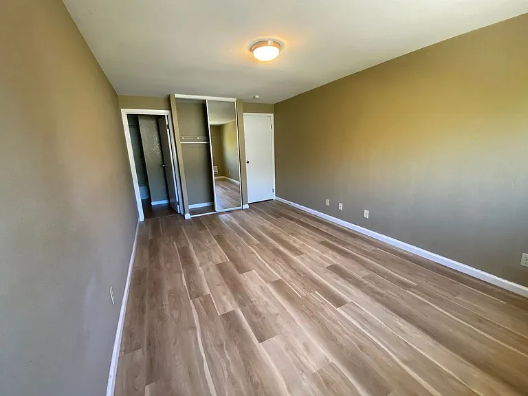 Hawk Apartments — Photo 6