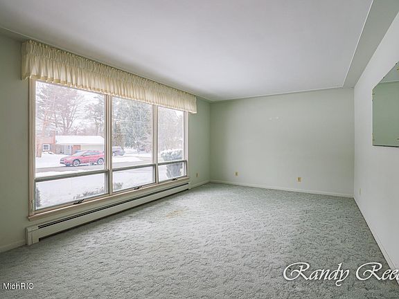 3rd image of 524 Greenfield St