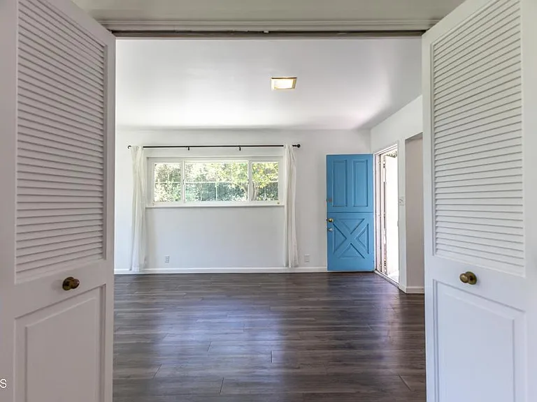 1290 Club House Dr — Photo 10