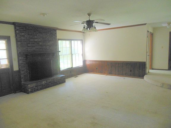 4th image of 127 Alachua Ln