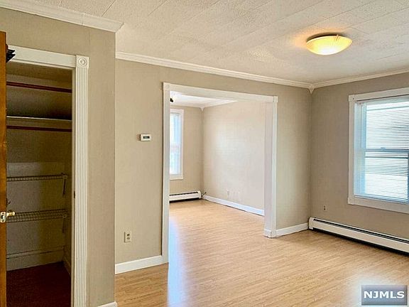 4th image of 106 Exton Ave #1L