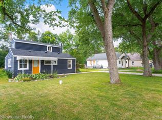 349 W Beechdale St, Commerce Township, MI